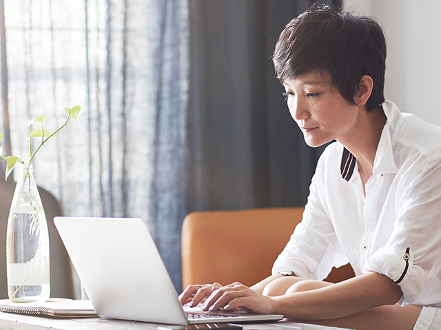 Serving Customers in Times of Crisis: Digitizing Processes Involving Financial Advisors