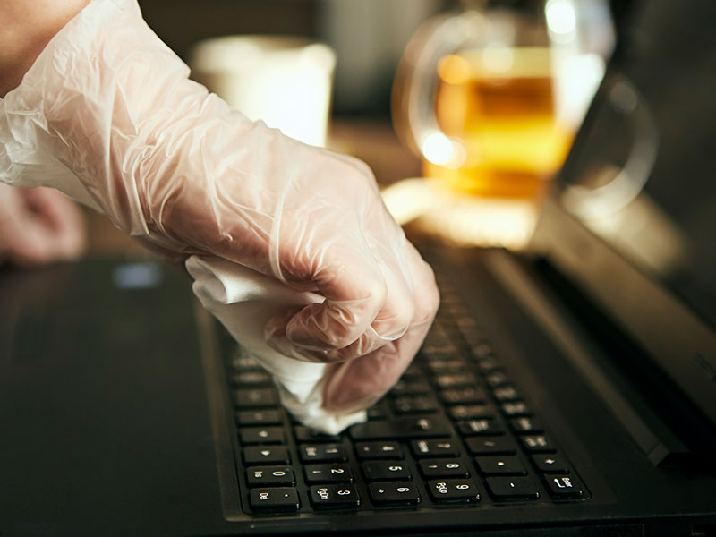 OneSpan - hand cleaning keyboard laptop