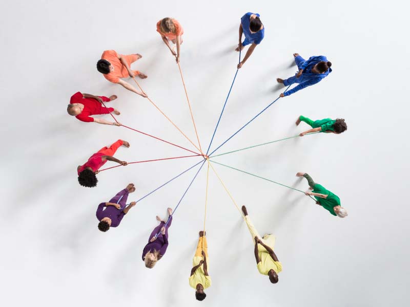 OneSpan - circle of people pulling on connected ropes