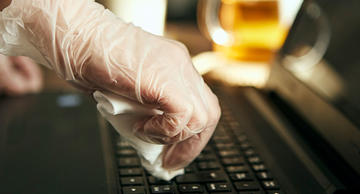 OneSpan - hand cleaning keyboard laptop